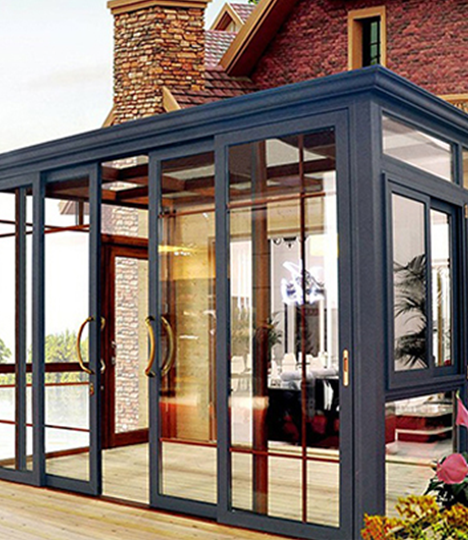 What are the key characteristics and properties of RAL 9016 powder coating in terms of durability and weather resistance?
